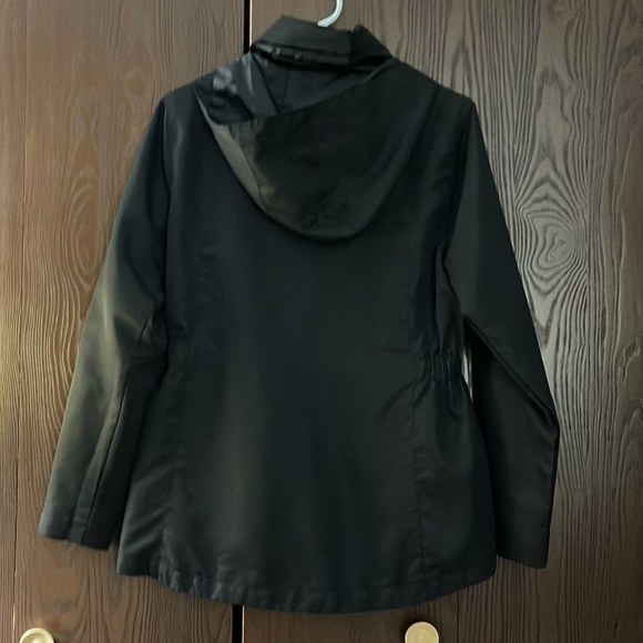 Avalanche black hooded jacket. Size Medium. - Picture 5 of 9